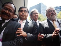 Cuauhtémoc Cárdenas y legisladores del PRD acuden al Senado de la República a entregar su propuesta de reforma energética. SUN /