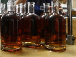 Los seis hombres confesaron que vendieron una parte del cargamento de whisky. ARCHIVO /