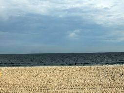Dennis Komsa, que entonces tenía 12 años, lanzó el mensaje desde Seaside Hights. AFP /
