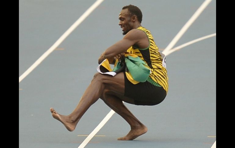 Usain ha declarado ser también gran aficionado al futbol. AP /