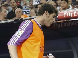 A pesar de la salida de Mou, Iker Casillas continuó en la banca en esta temporada 2013-14. EFE /