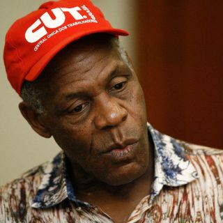 Pasar por una crisis mejora los resultados artísticos: Danny Glover