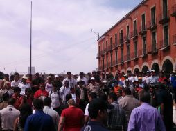 Esta mañana, el alcalde Héctor Robles dialogó con los trabajadores del Aseo Público.  /