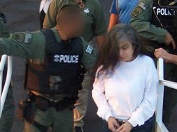 Sandra Ávila al abordar el vuelo en EU que la trajo de regreso a México. AFP /