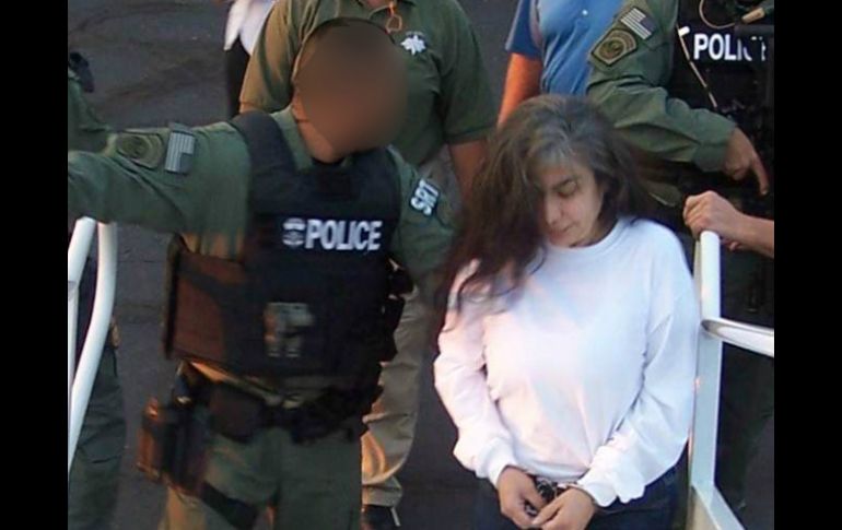 Sandra Ávila al abordar el vuelo en EU que la trajo de regreso a México. AFP /