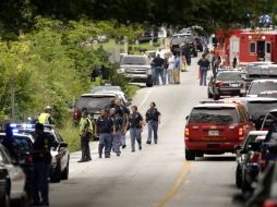 La policía y personal de emergencias acudieron de inmediato al lugar de los hechos. EFE /