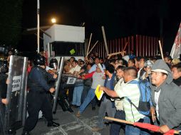 Los presuntos infiltrados habrían irrumpido en San Lázaro durante una movilización de la CNTE. ARCHIVO /