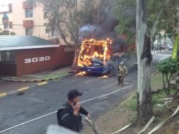 Al lugar acudieron elementos del cuerpo de bomberos y de la Policía Estatal. TOMADA DE @amadornarcia  /