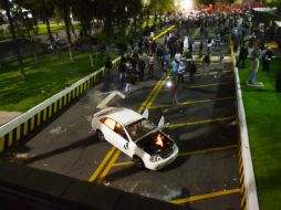 Manifestantes de la CNTE protestan en el Congreso exigiendo modificaciones en las leyes secundarias de la reforma educativa. EFE /