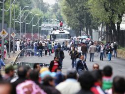Los maestros instalaron el bloqueo en el Recinto Legislativo desde antes de las 07:00 horas de hoy. EFE /