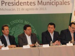 El gobernador interino de Michoacán publica una fotografía de la reunión en su cuenta de Twitter. TOMADA DE @Jesus_Reyna  /