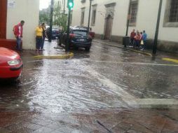 A causa de la lluvia, en la zona centro quedaron varios encharcamientos.  /