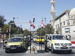 El Ejército establece puntos de control en calles de Siria luego del supuesto ataque. EFE /