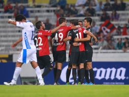 Los jugadores del Atlas celebran uno de los goles en el partido.  /