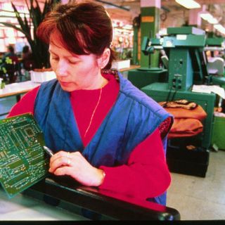 La industria electrónica creará la mitad de empleos respecto a 2012