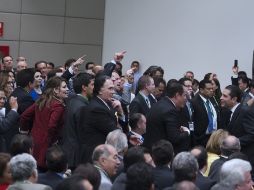 La sesión extraordinaria se dio por terminada al aprobar la Ley del INEE y se convocó a una nueva para hoy a las dos de la tarde. NTX /