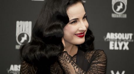 La modelo de 40 años espera traer al país su espectáculo nocturno ''Burlesque: Strip Strip Hooray''. AP /