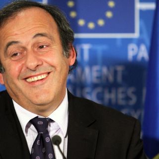 UEFA suspende de por vida a dos árbitros