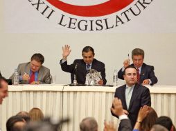 Los legisladores tuvieron que sesionar en una sede alterna del Senado ante los plantones de la CNTE. SUN /