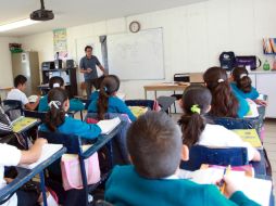 Señalan que la reforma educativa no trae consigo el detrimento de los derechos laborales de los maestros. ARCHIVO /