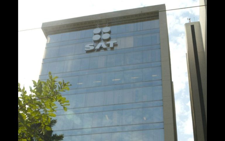 El SAT modificó en mayo los criterios para que los contribuyentes que ganen más de 20 mil 833 pesos mensuales migren al nuevo sistema. ARCHIVO /