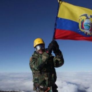 Presidente de Ecuador escala volcán Cotopaxi