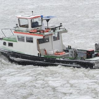 Rompehielos de Greenpeace sigue rumbo ártico pese a prohibición rusa