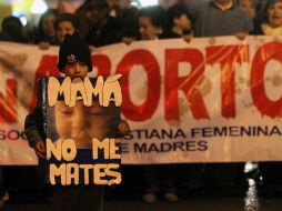 Miles de personas, sobre todo vinculadas a las iglesias Católica y Evangélica, se manifestaron en la ciudad de La Paz. EFE /