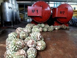 En la actualidad, el tequila que consumimos, pasa por un proceso de destilación que trajeron los españoles a su llegada a México. ARCHIVO /