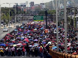 El magisterio disidente tiene contingentes movilizados en el AICM como medida de presión para ser escuchados. SUN /