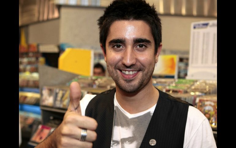 Feliz como artista, pero pleno como papá, es la verdad que ahora mueve a Alex Ubago. ARCHIVO /