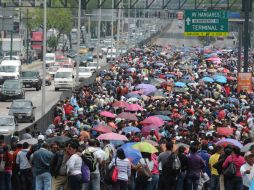 Los inconformes aseguran que se mantendrán hasta que sus líderes anuncien los resultados de la reunión con Segob. SUN /