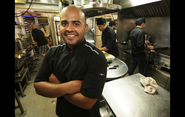 Abdel junto con un chef español, otro canadiense y uno más local, temporal, enfrenta el reto de idear las comidas del día.  /