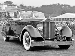 El gran ganador. El Packard 1108 Twelve Dietrich Convertible Victoria de 1934 fue considerado como el mejor auto de este año.  /