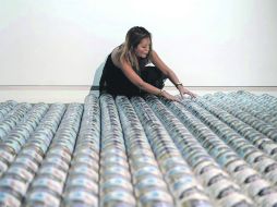 La instalación de Ai Weiwei aborda la controversia sobre la presencia de mercurio en fórmula para bebé en polvo. EFE /