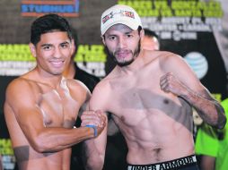 Abner Mares y Johnny González se conocen desde 2006 y demuestran la buena relación que existe entre ambos. AFP /