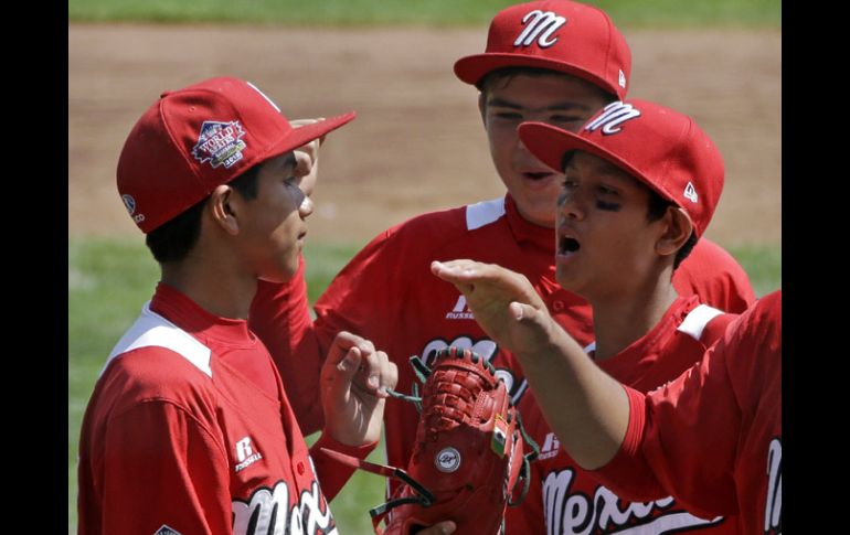 Los jugadores de México celebran el triunfo ante Connecticut. AP /