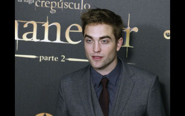 Robert Pattinson afirma que le gustaría saber qué hacen los fans de la saga durante el día entero. ARCHIVO /