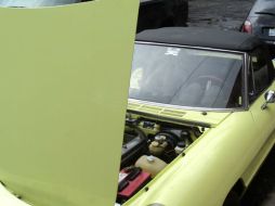 Los hombres fueron arrestados cuando intentaban meter los automóviles a una bodega. ESPECIAL /