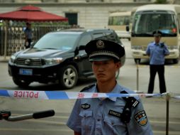 El hombre fue abatido por agentes policiales cuando comenzó a atacar a transeúntes. AFP /