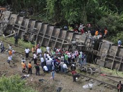Se descarrila ''La Bestia'', habría seis muertos. AP /