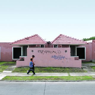 Crisis de grandes inmobiliarias abre la puerta a empresas locales