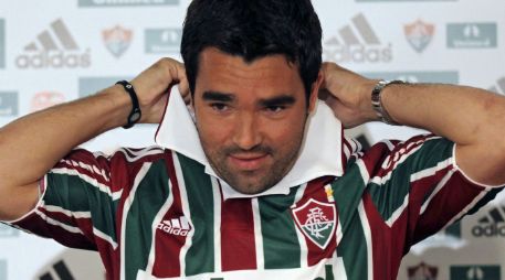 Anderson Luis se despide con tristeza debido a que su físico ya no le daba para seguir jugando. AP /