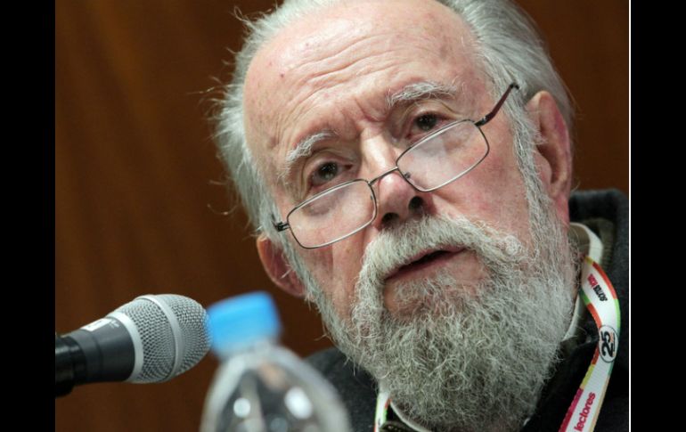 Hugo Gutiérrez Vega refirió que la tecnología debe de estar al servicio del hombre y no al de las empresas tecnológicas. ARCHIVO /