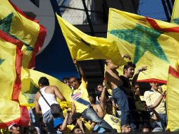 El América fue multado con 300 días de salarío mínimo porque sus aficionados ingresaron globos y un 'cohete' a la tribuna. ARCHIVO /