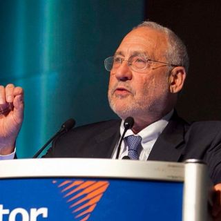 Nobel de Economía recomienda gravar impuestos a monopolios