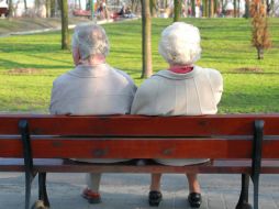 La pareja se conoció cuando eran niños y comenzaron su noviazgo por cartas. ESPECIAL /