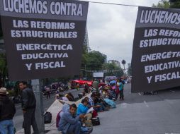 Tras bloquear embajadas el lunes, los maestros acudirán a las televisoras a manifestarse. NTX /