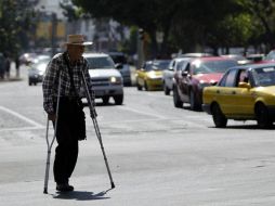 Tener actitudes peyorativas con adultos mayores es considerada una forma de discriminación. ARCHIVO /