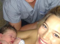 ''Llenos de luz con la llegada de Noah Bublé ¡Bendecidos y felices con nuestro hijo!'', tuiteó Lopilato. Foto: @lulopilato. ESPECIAL /